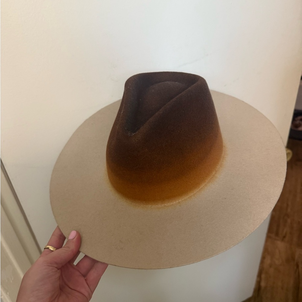 Wyeth Stylish Two-Tone Hat